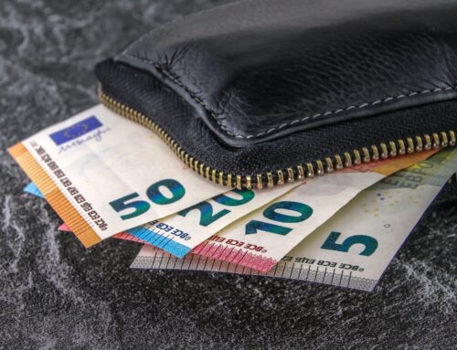 Contante stortingen geldige reden voor beëindiging bankrelatie?
